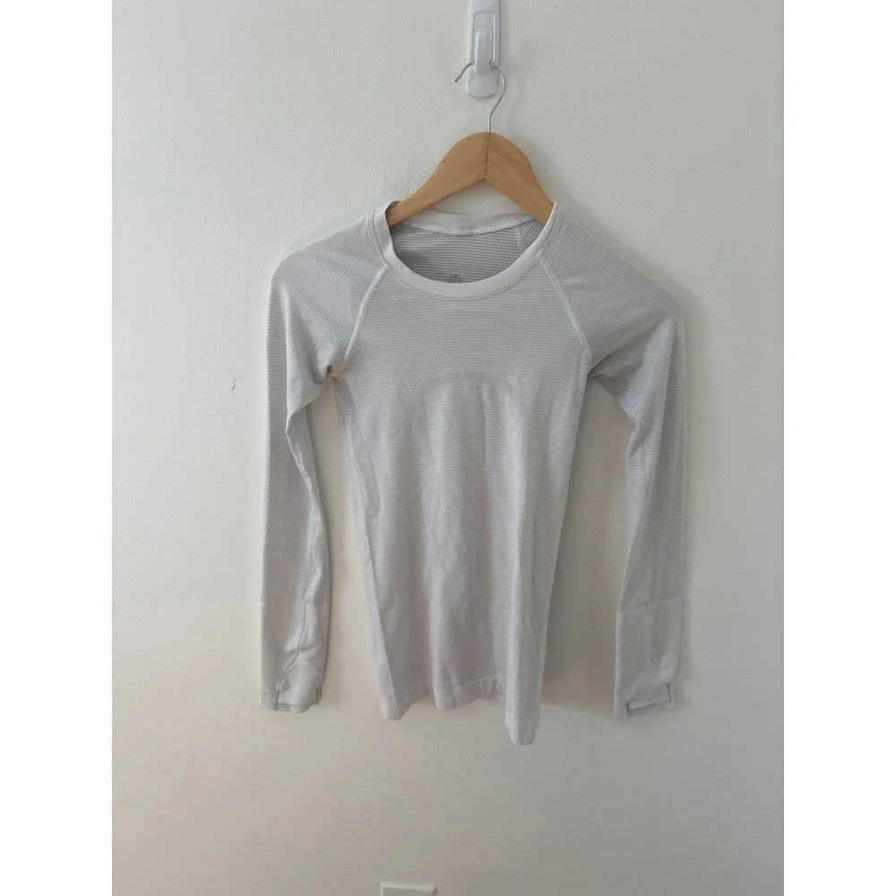 Lululemon Swiftly Tech Long Sleeve 2.0 Shirt Grey White Stripe Thumbholes Size 0
